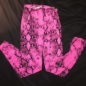 Snakeskin print leggings