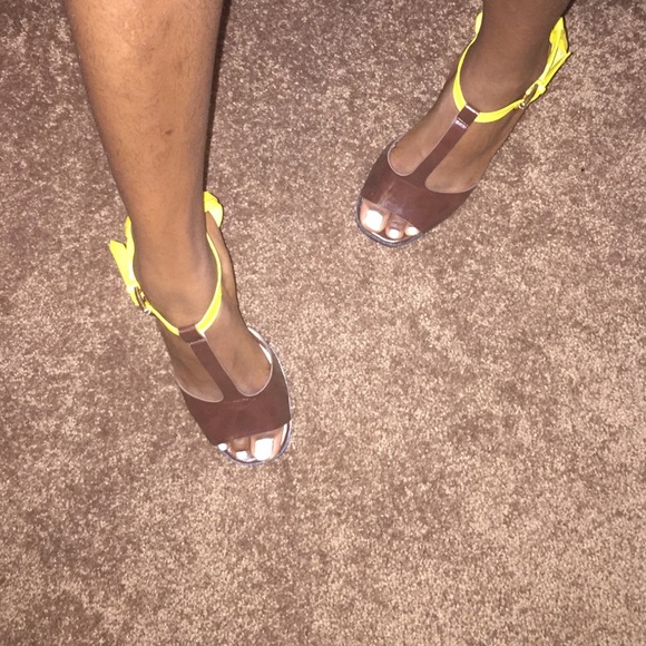 Chocolate and yellow heels 4 inch