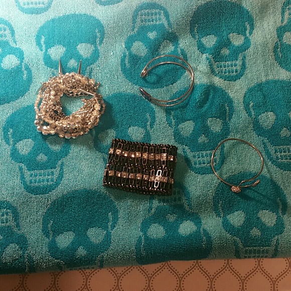 Multiple bracelets - Picture 1 of 1