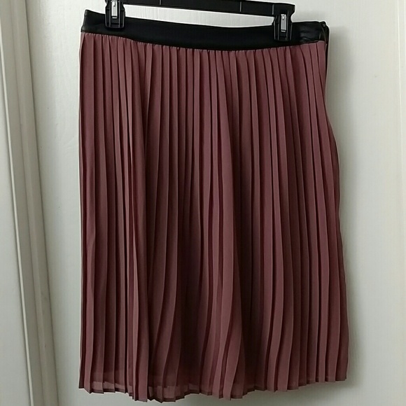 A very nice pleated skirt from Mossimo