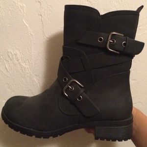 NEW Short black suede buckle boots