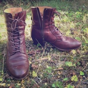 Frye Courtney lace up boot