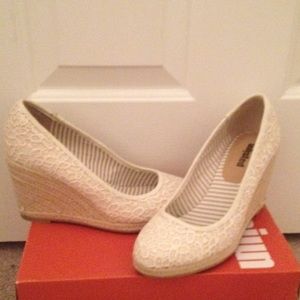 Cream wedges