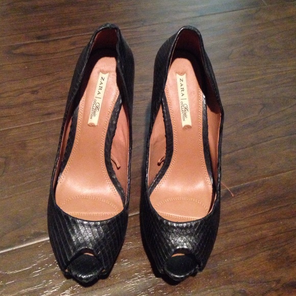 Black Zara basic heels