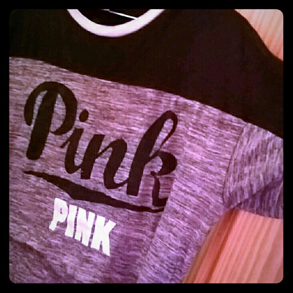 VS PINK crew neck shirt 🚨 trading 🚨
