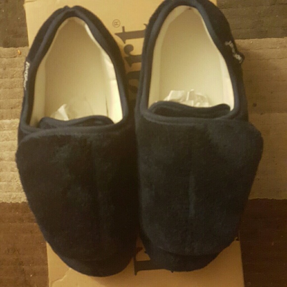 Brand New In Box Foot Smart Slippers Size 8