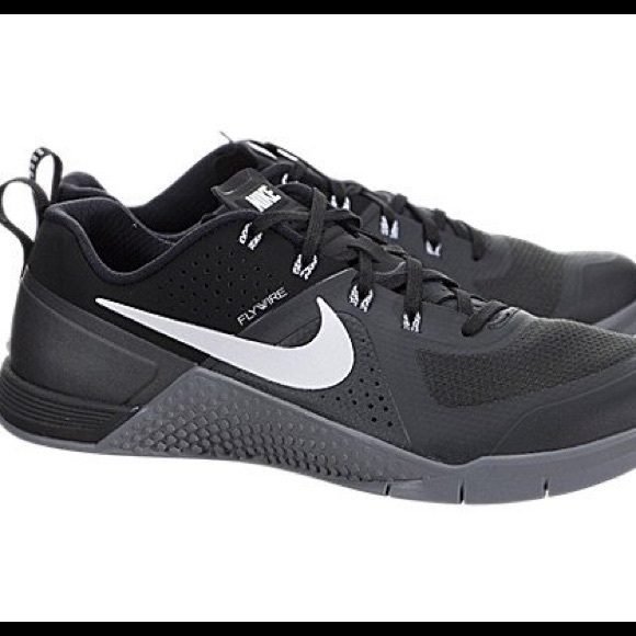womens black metcons