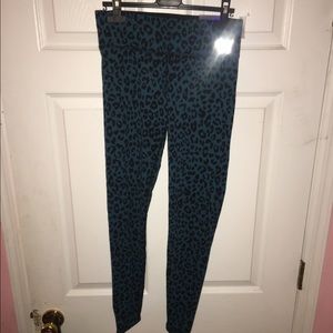 BRAND NEW Pink Yoga Leggings