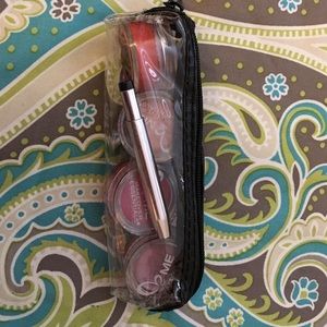 ME lipgloss kit never used