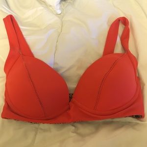 Acacia red top size small