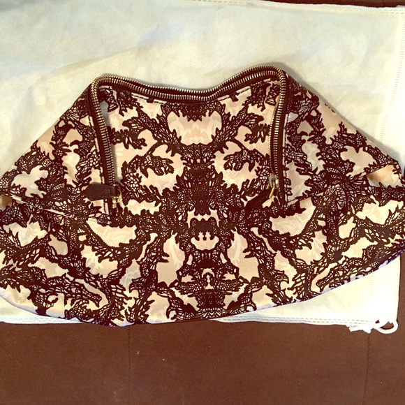 Alexander McQueen Handbags - Alexander McQueen clutch