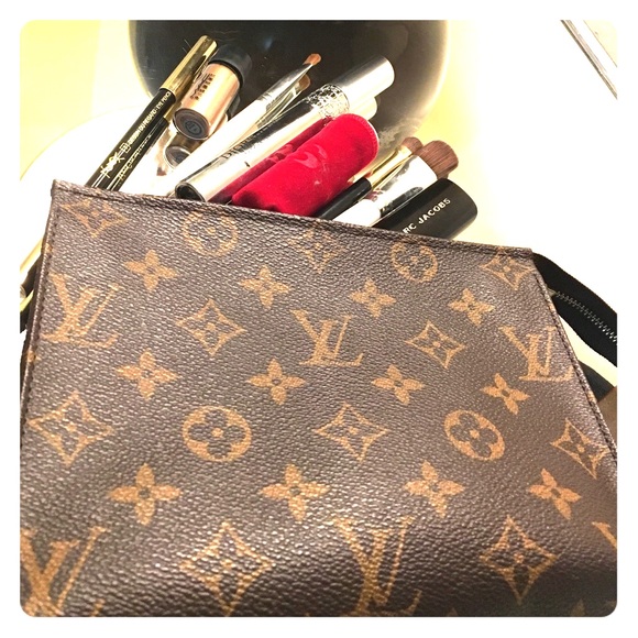 Mint condition Louis Vuitton cosmetic bag