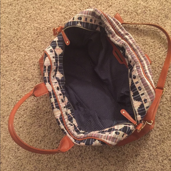 Tribal Print Weekend Bag - Picture 2 of 3