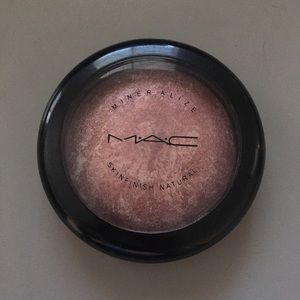 Mac mineralize skinfinish in petticoat