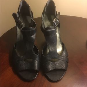 Pre-own nine west black leather T strap heels