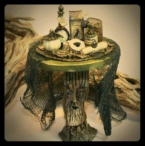 Meet your Posher, the Make up Witch!