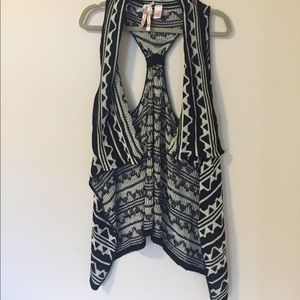 Cascading geometric vest