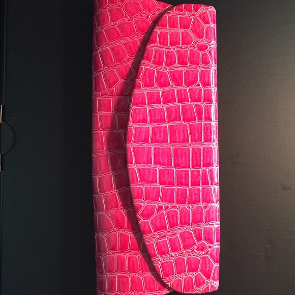 Pink crocodile clutch - Picture 1 of 3