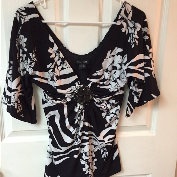 Gorgeous White House Black Market top - Picture 1 of 4