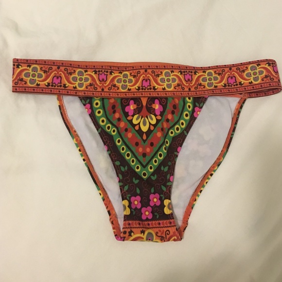 Bikini Bottoms - Picture 1 of 3