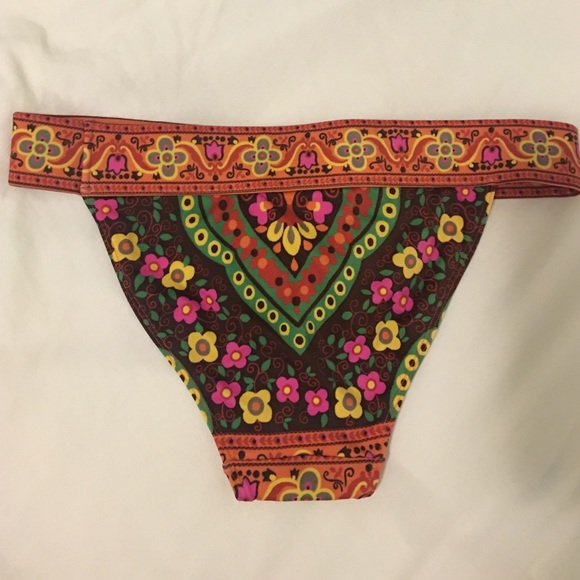Bikini Bottoms - Picture 2 of 3
