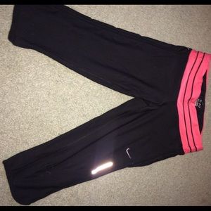 Black and pink nike Dri-fit leggings