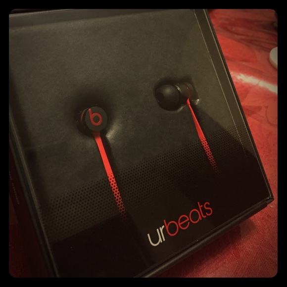Brand new URBEATS MODEL B0547