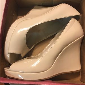 Qupid patent cream wedges