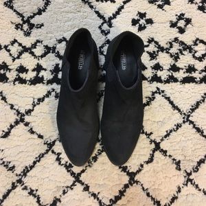 Seychelles Melancholy Chelsea Boot