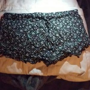 Flower ruffle shorts