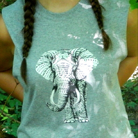 Elephant tee