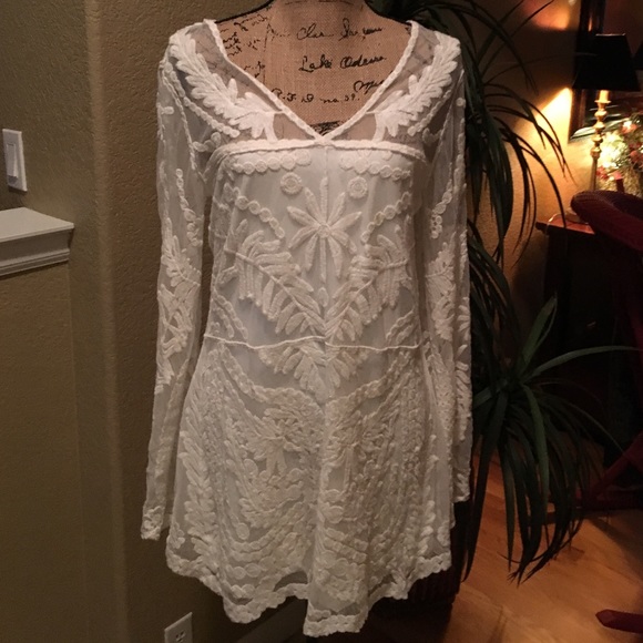 Tops - Fine looking off white tunic or dress.