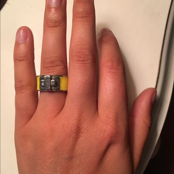 Fun BCBG ring - Picture 2 of 4