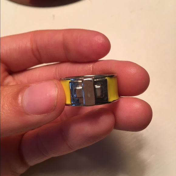 Fun BCBG ring - Picture 4 of 4