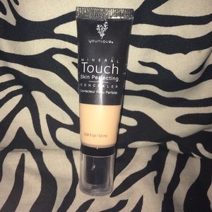 Younique concealer "Scarlet"