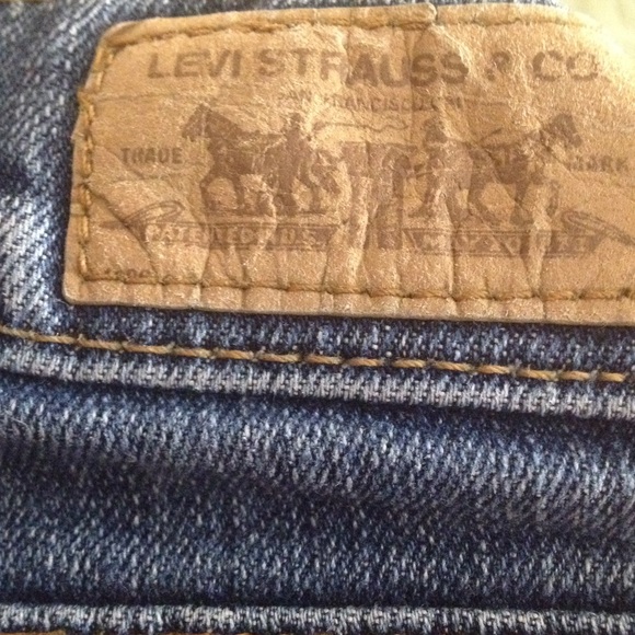 Levi's Denim - Levis women's size 6 M blue jeans