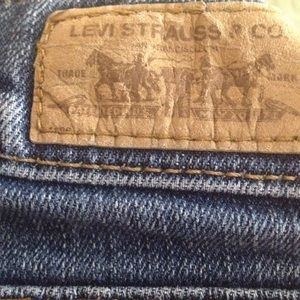 Levis women's size 6 M blue jeans