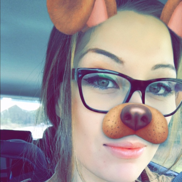 Meet your Posher, Amanda - Picture 2 of 3