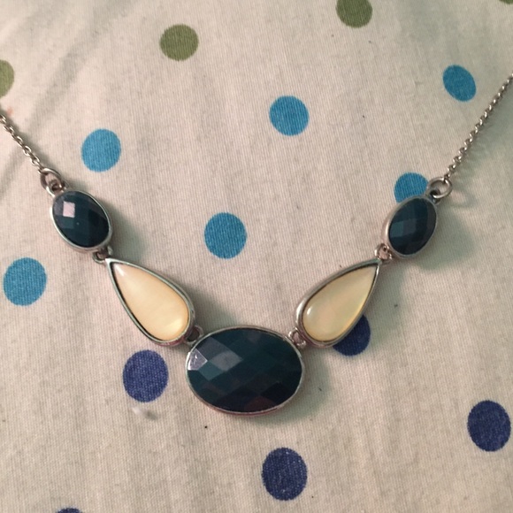 Lia Sophia necklace - Picture 2 of 3