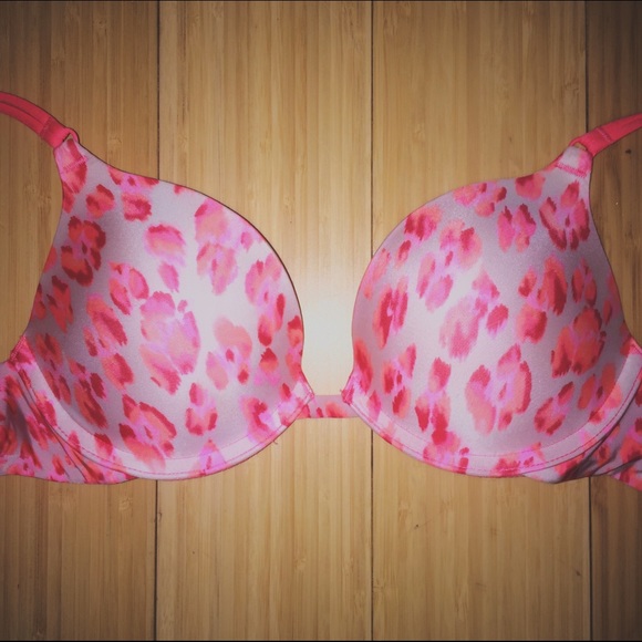 •Gently Worn VS Bra•