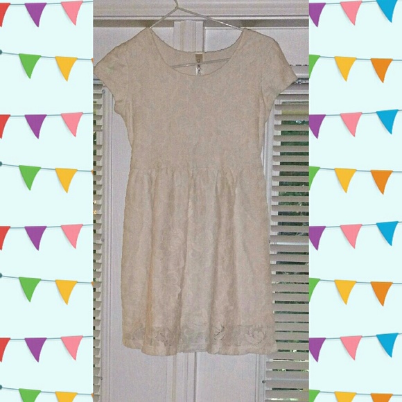 Creamy White Lacey Dress Sz M 7 / 8