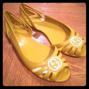 Gucci jellies or flat rubber sandals