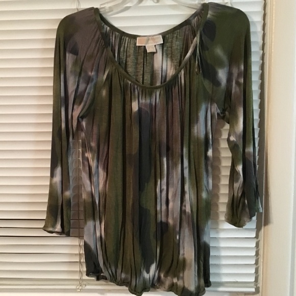 Quarter length sleeve,  soft and comfortable top