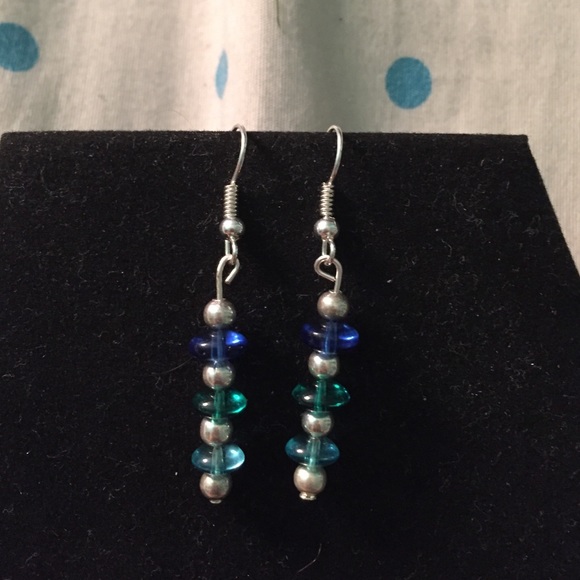 Necklace and earrings with multi colored blues - Picture 3 of 3