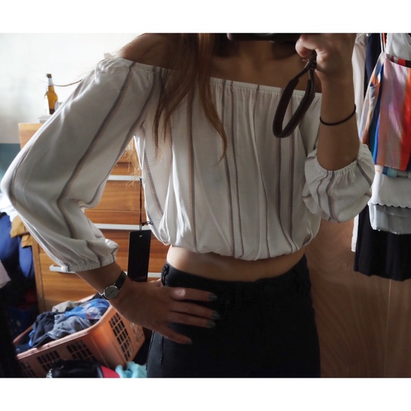 f21 off the shoulder crop top