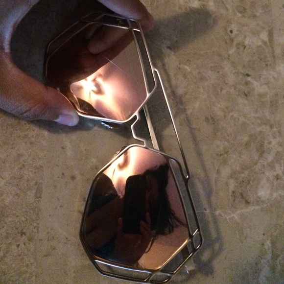 Gold/pink Sunglasses - Picture 2 of 3