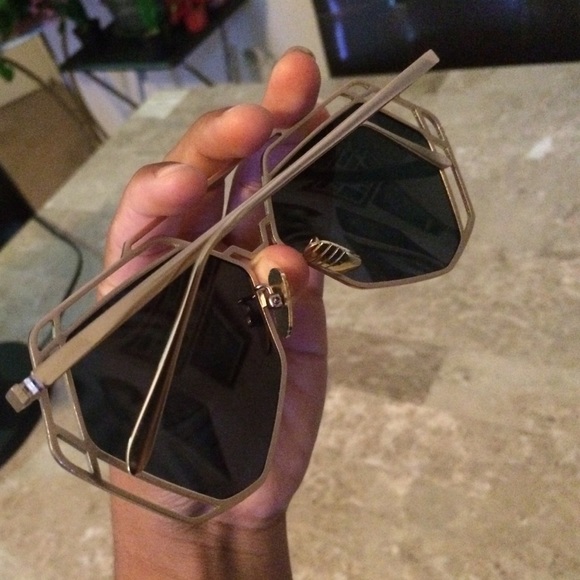 Gold/pink Sunglasses - Picture 3 of 3