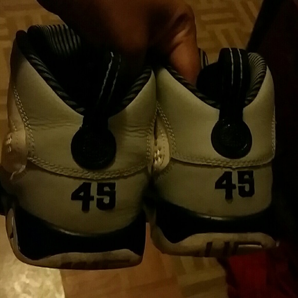 Jordans grey and black nines size 3 in boys - Picture 2 of 4