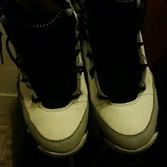 Jordans grey and black nines size 3 in boys - Picture 4 of 4