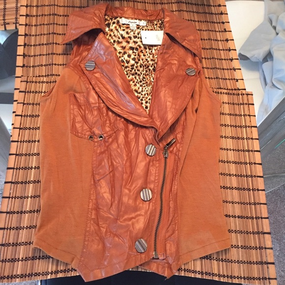 Vest - Picture 2 of 3